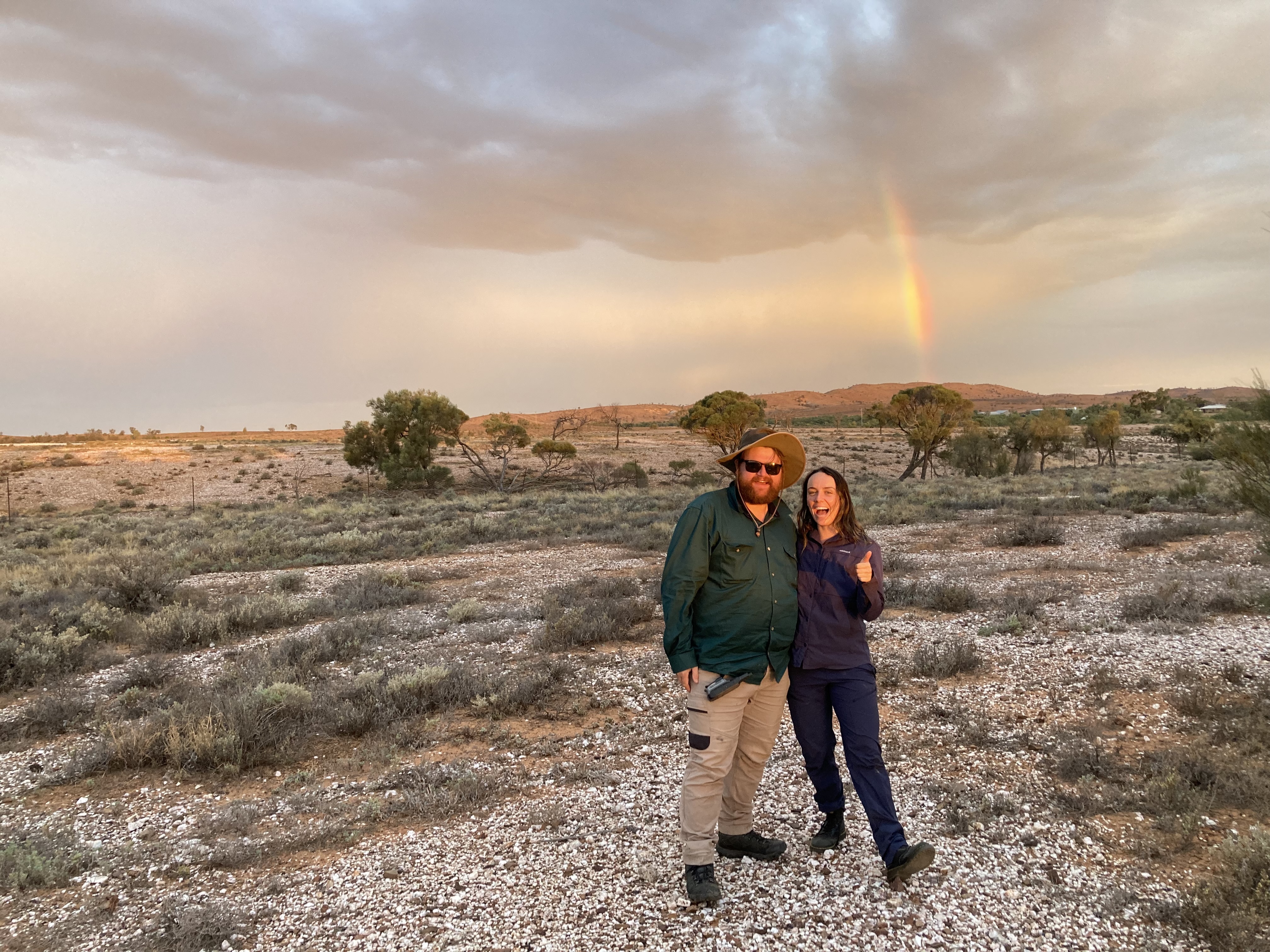 /images/labgroup/2024_desert_rainbows.JPG